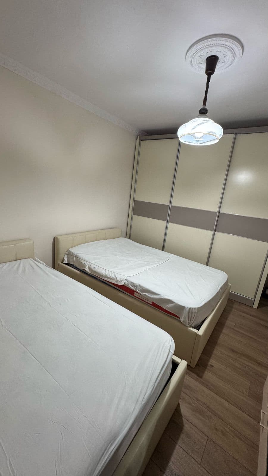 Apartament 2+1 me qira – pranë Komisariatit Nr.4, Rr e Dibrës! 4