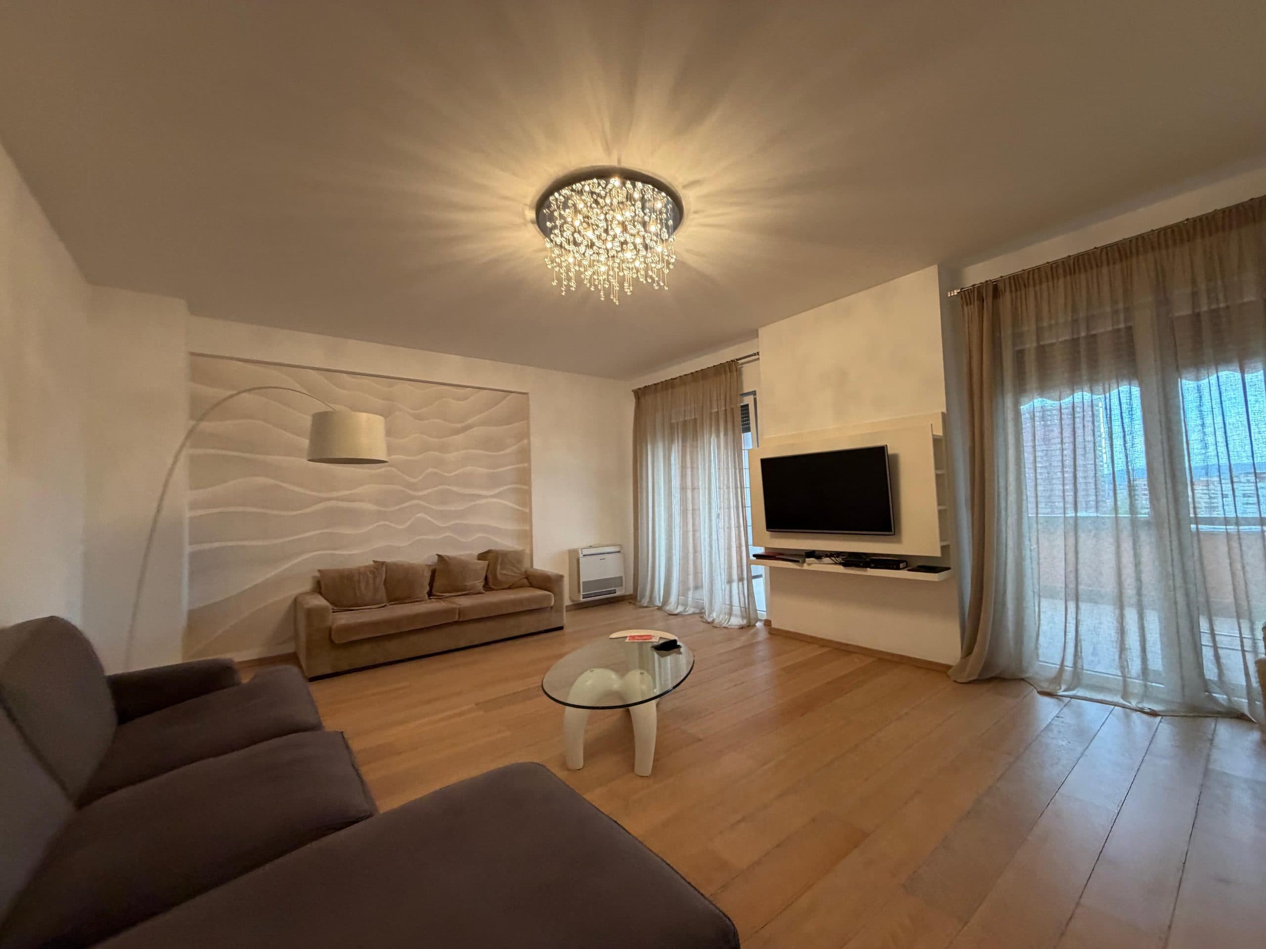 Apartament 3+1+2 me Qira -Rruga e Kavajës!