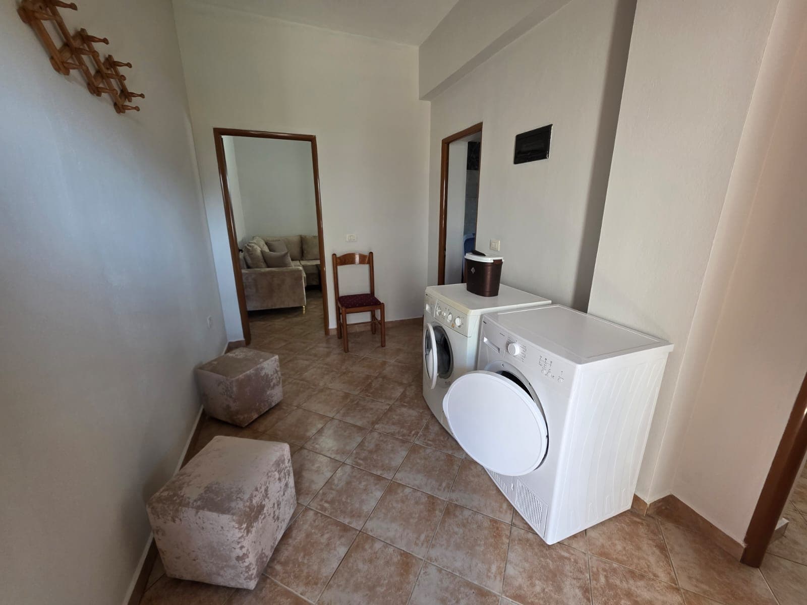 Apartament 1+1 me qira – pranë Spitalit Amerikan 3 ! 4