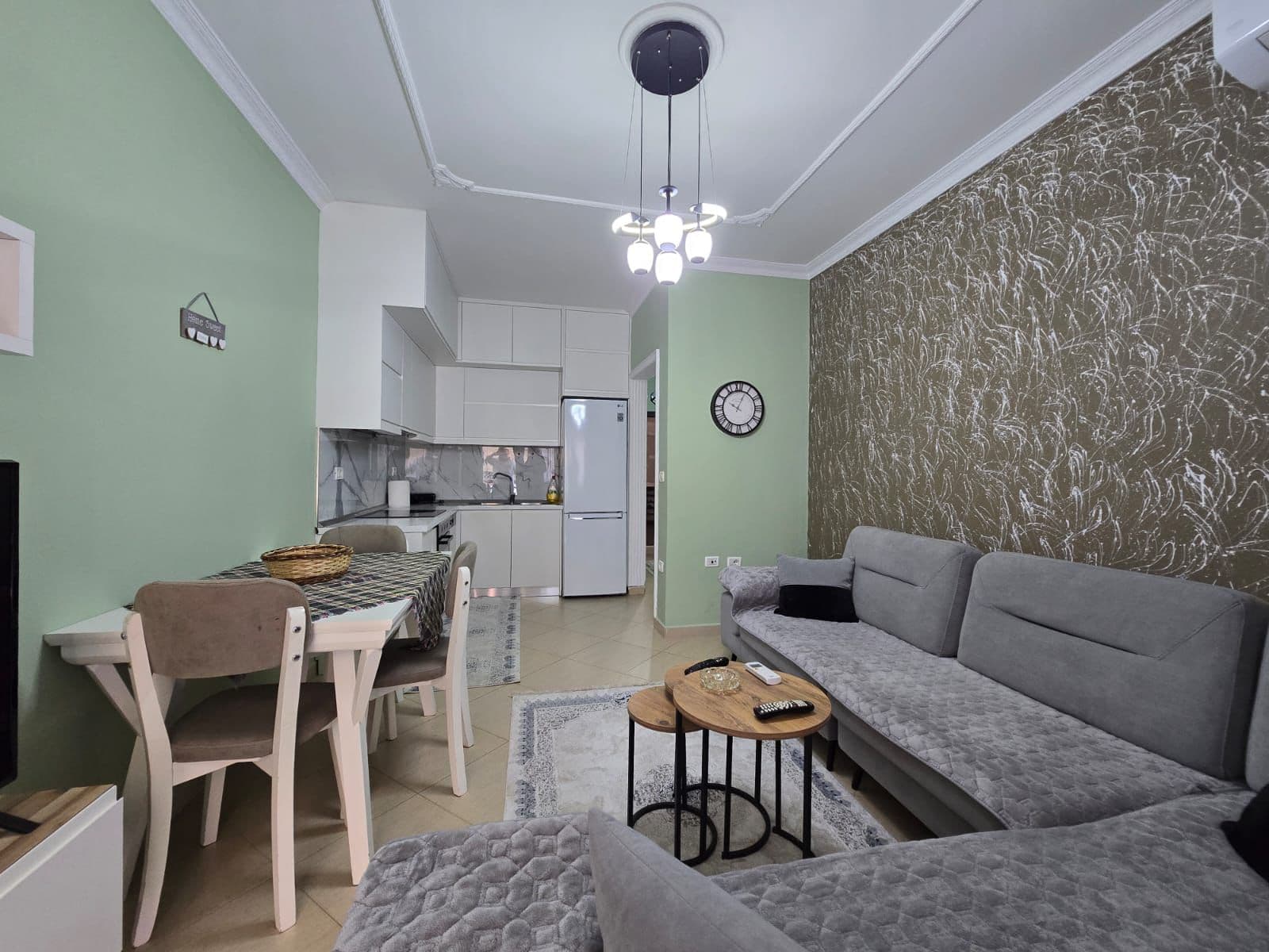 Jepet Apartament 2+1 - Me Qira, Fresk !