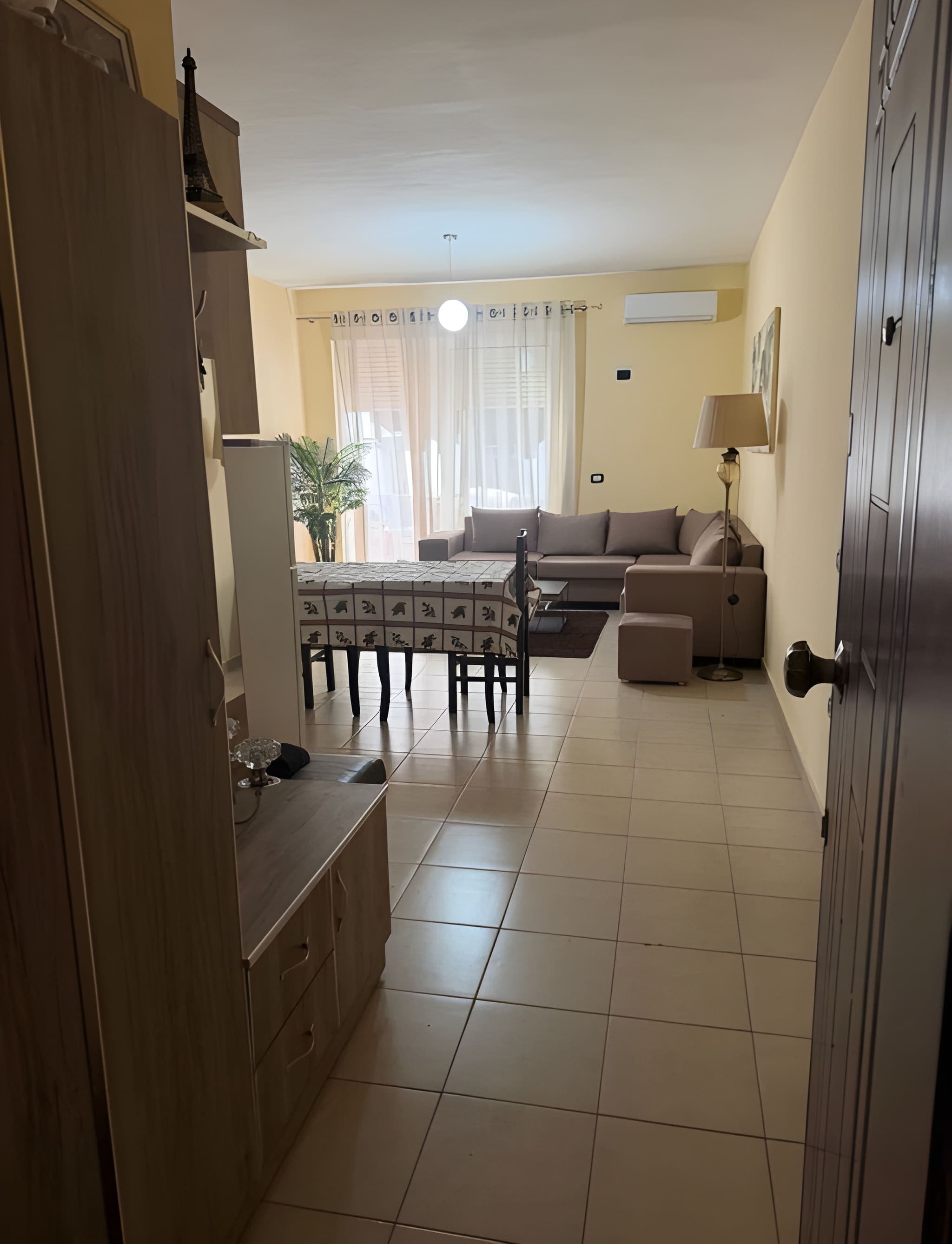 Jepet Apartament 2+1+2 me qira – Liqeni i Thatë ! 2