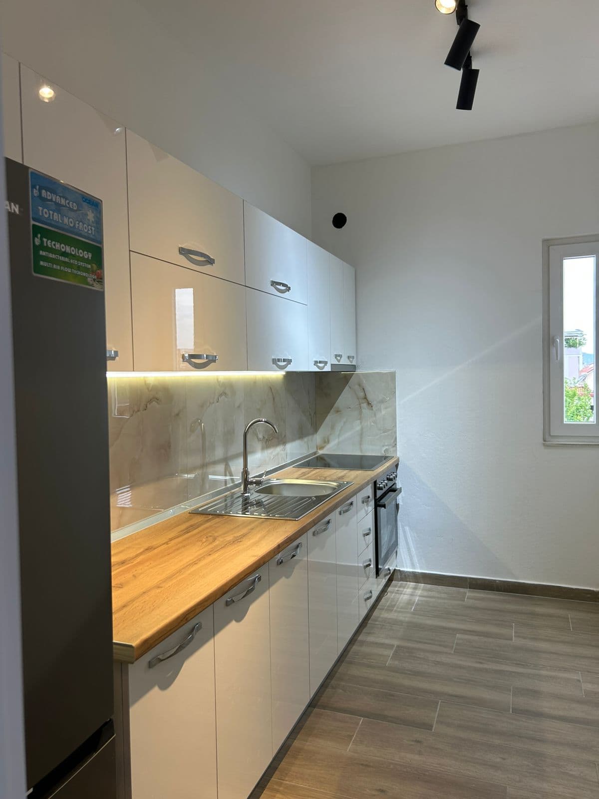 Apartament 1+1 me qira – Ali Dem ( Afer rruges kryesore) ! 3