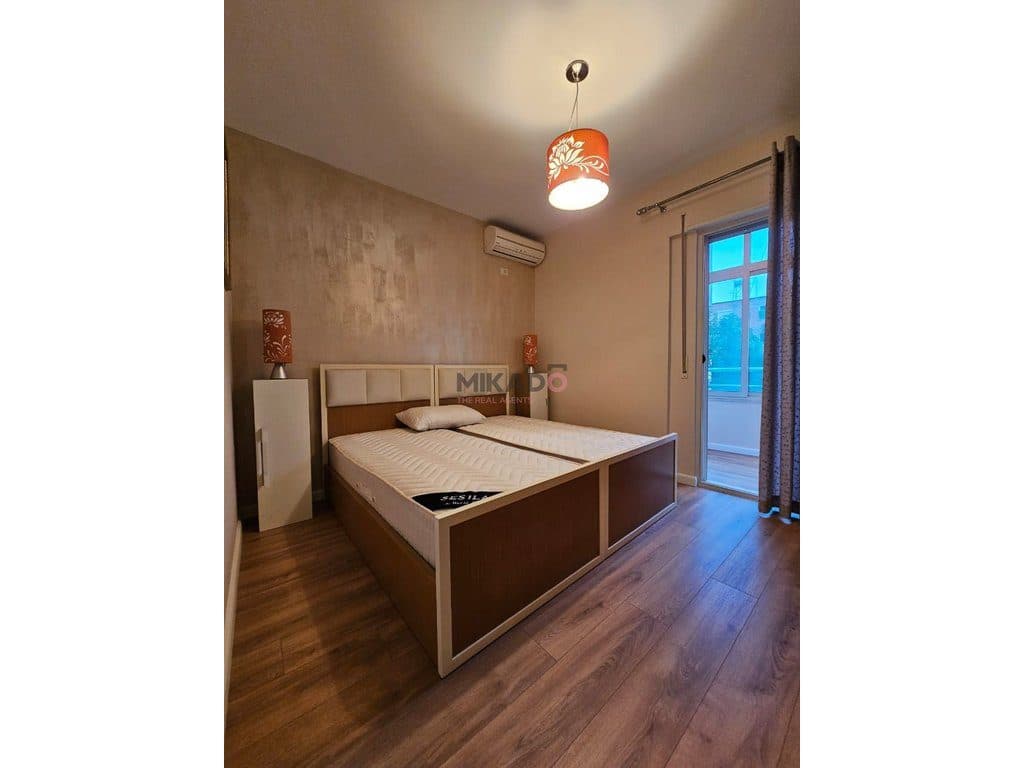 Shitet apartament 1+1 – Rruga Mine Peza (përballë Golden Tower) ! 4
