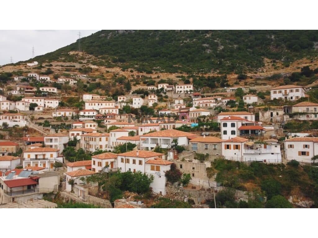 Shitet shtepi private 2 kateshe ne Vuno, Himare!