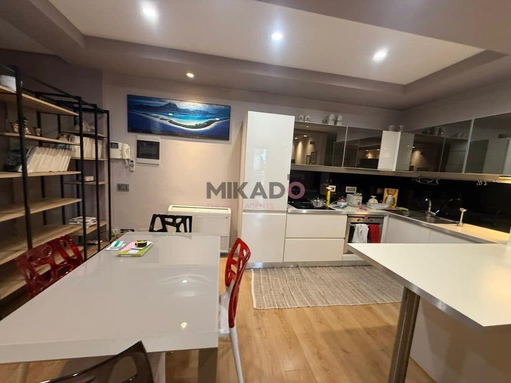 Jepet me Qira Apartament 2+1+2 tek Galeria 17 Nentori! 3