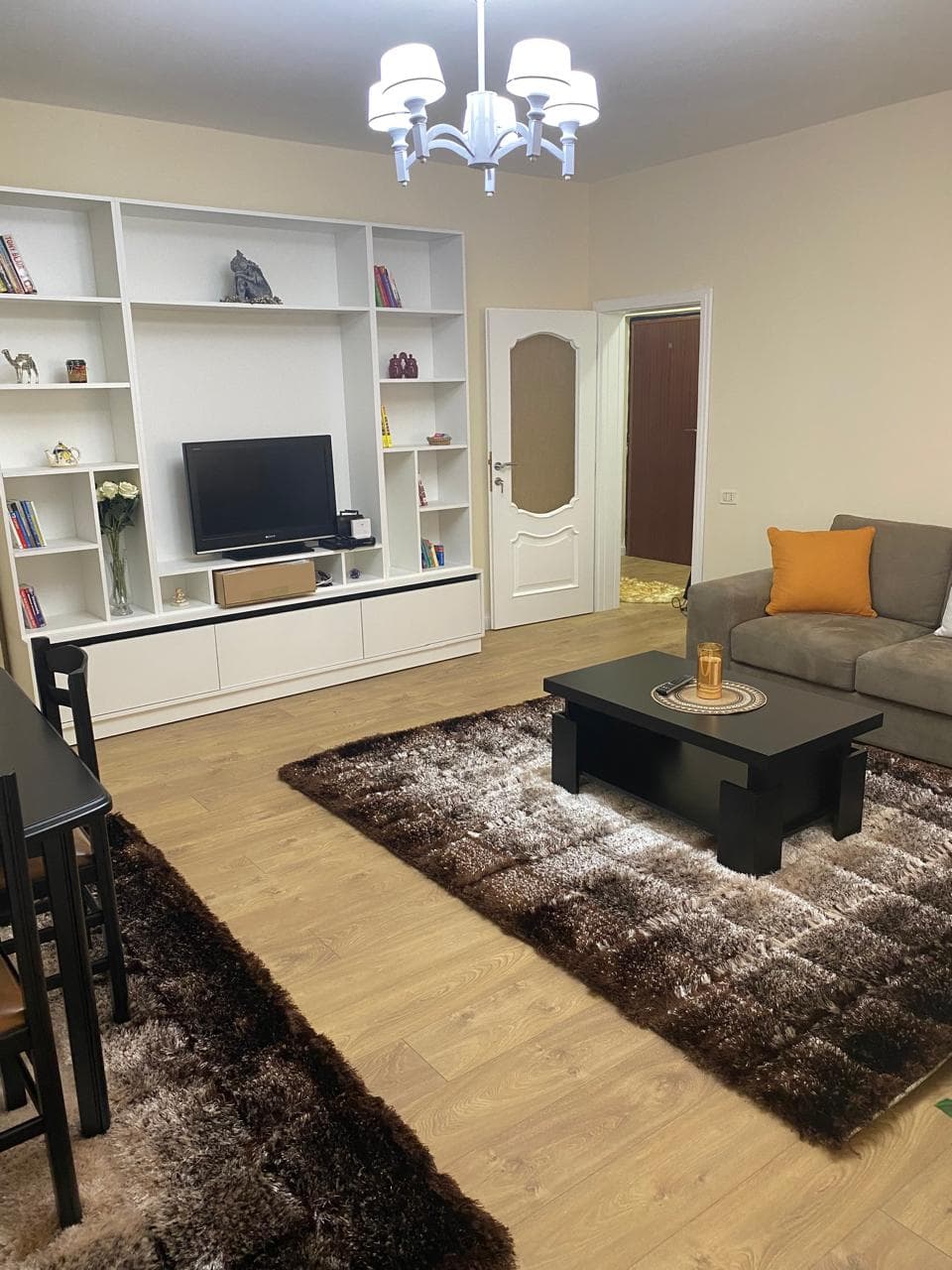 Jepet me Qira Apartament 2+1 tek Sheshi Willson! 2