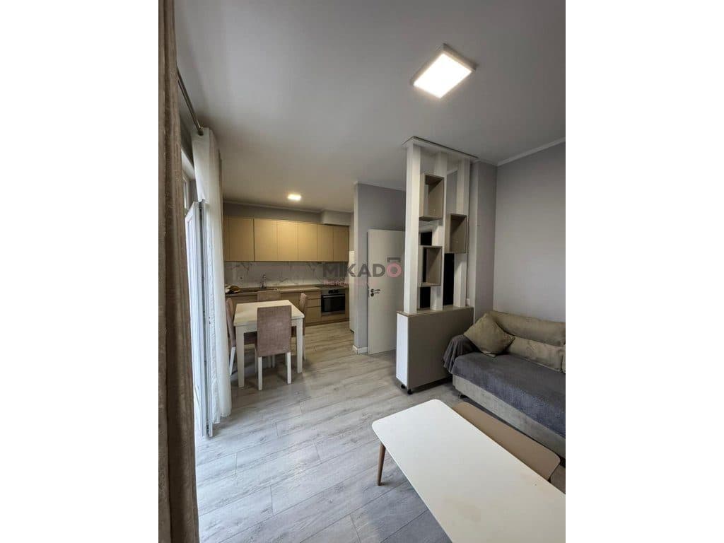 Shitet Apartament 1+1 me Ballkon – Rruga 5 Maji (Concordi)!
