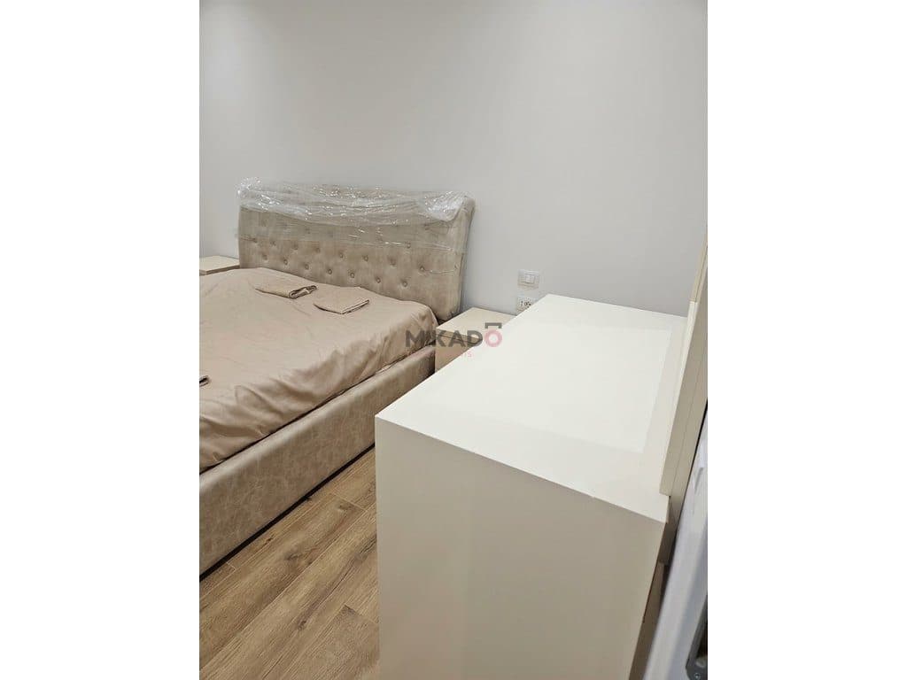 Apartament 2+1+2 + Verandë me qira – Brenda Emerald Center ! 4