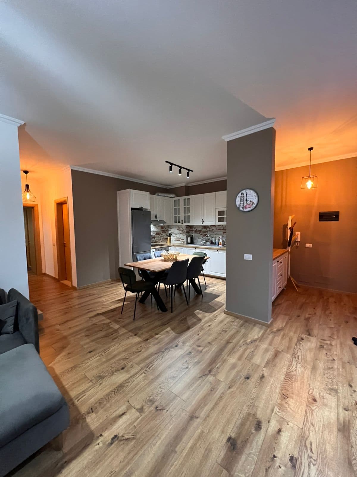 Jepet me Qira Apartament Luksoz 2+1 – Kopshti Botanik ! 2
