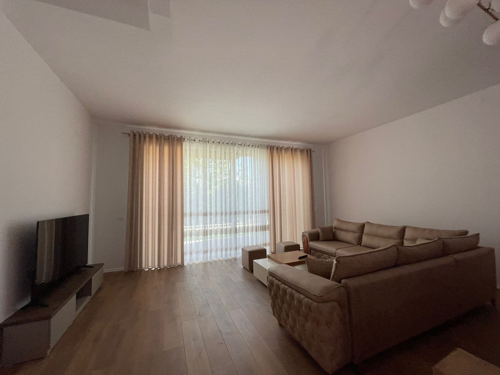 JEPET ME QIRA VILE NE RESIDENCEN 'MANDARINE DRIVE'!