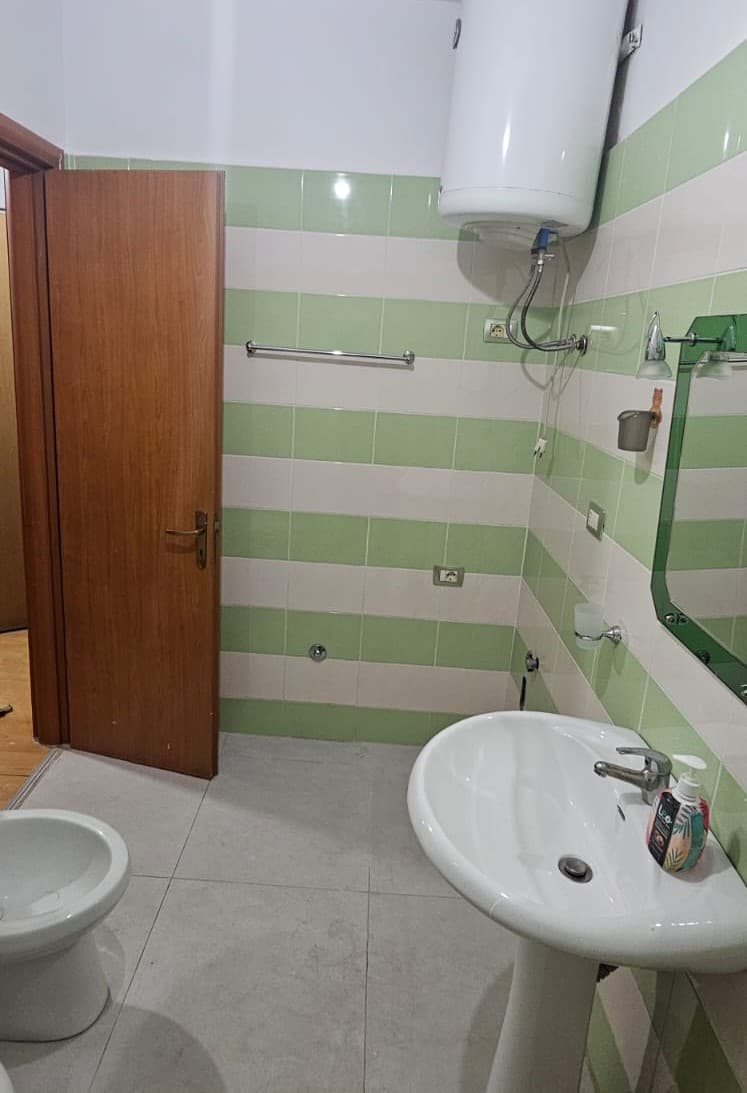 Apartament 2+1+2 me qira – Yzberisht, përballë Grand Gallery !