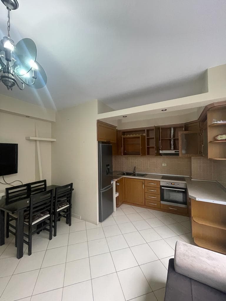 Apartament 2+1+2 + Ballkon me qira – Rruga Teodor Keko, Astir ! 3