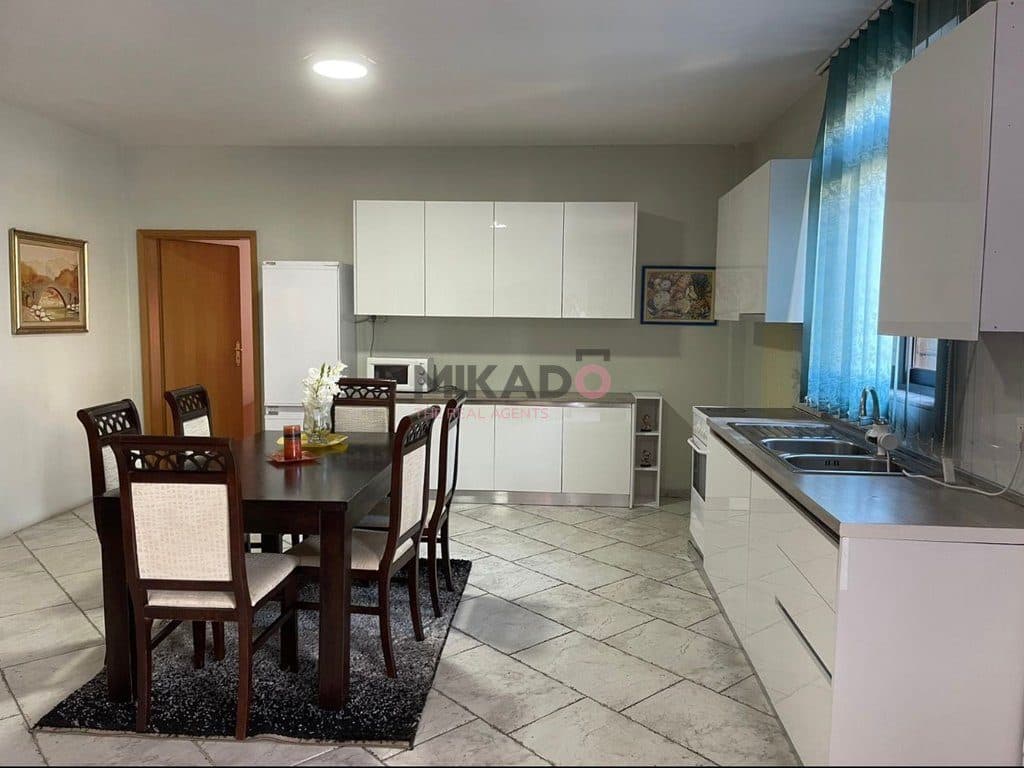 Jepet me Qera Apartament 2+1+2 tek Shkolla e Kuqe ! 3