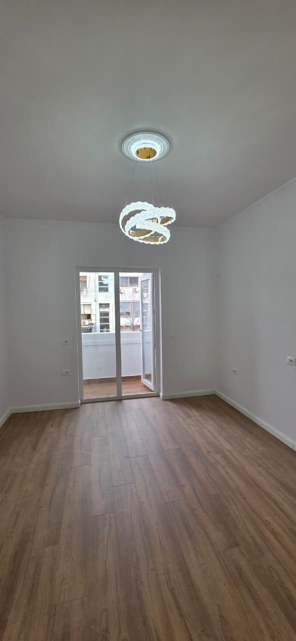 Shitet Apartament 2+1 tek Rruga Bardhyl!