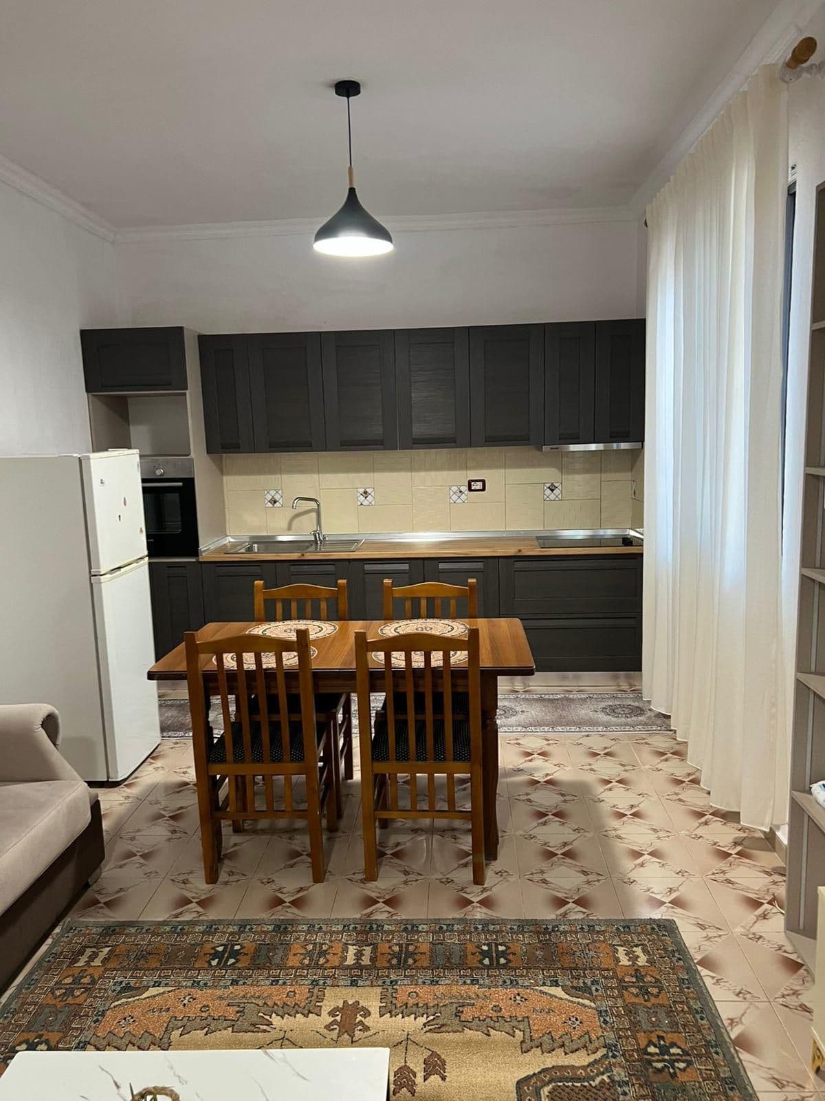 Apartament 1+1 me qira – Rruga 5 Maji ! 2