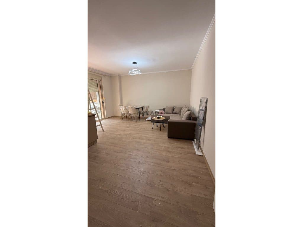 Jepet me Qira Apartament 1+1+ Ballkon ne Astir – i sapomobiluar ! 2