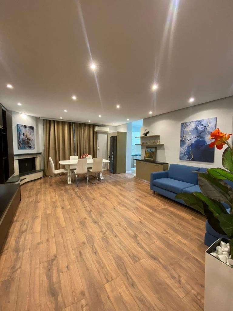 Jepet Apartament Luksoz me Qira – tek Ish Ekspozita!