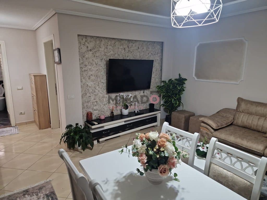 Jepet me Qira Apartament 2+1 – Ring Center, Zogu i Zi! 4