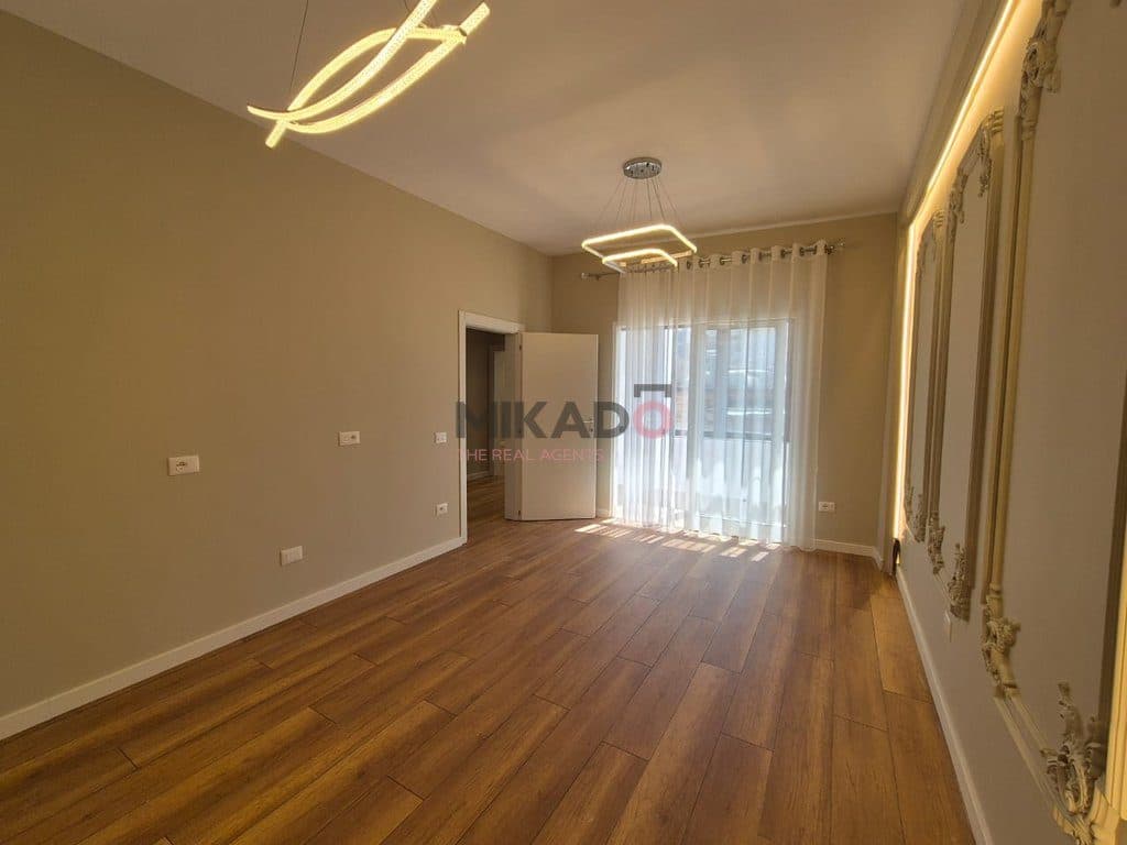 Shitet apartament 1+1 tek 21 Dhjetori! 4