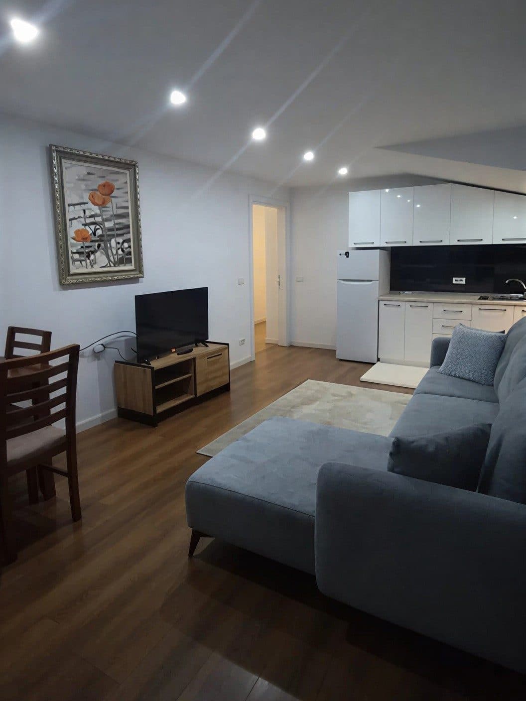 Jepet Apartament me Qira 1+1 - Globe - Rr. e Kavajes !