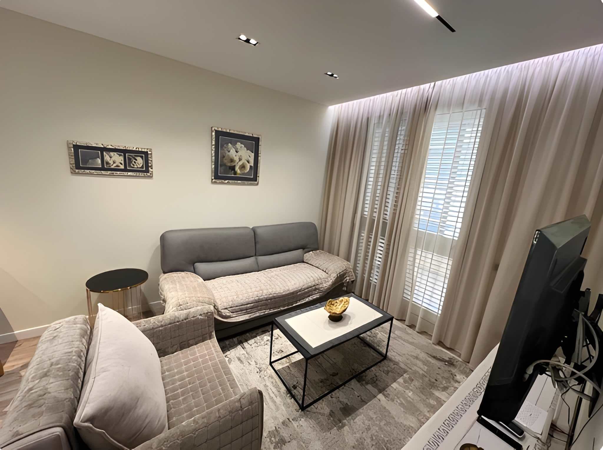 Jepet me Qira Apartament 1+1 + Ballkon – Në Qënder të Tiranës ! 3