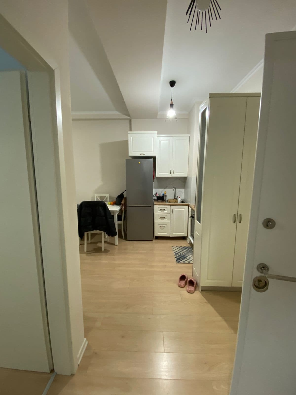 Jepet me Qira Apartament 1+1 + Ballkon – Tek 21 Dhjetori ! 3