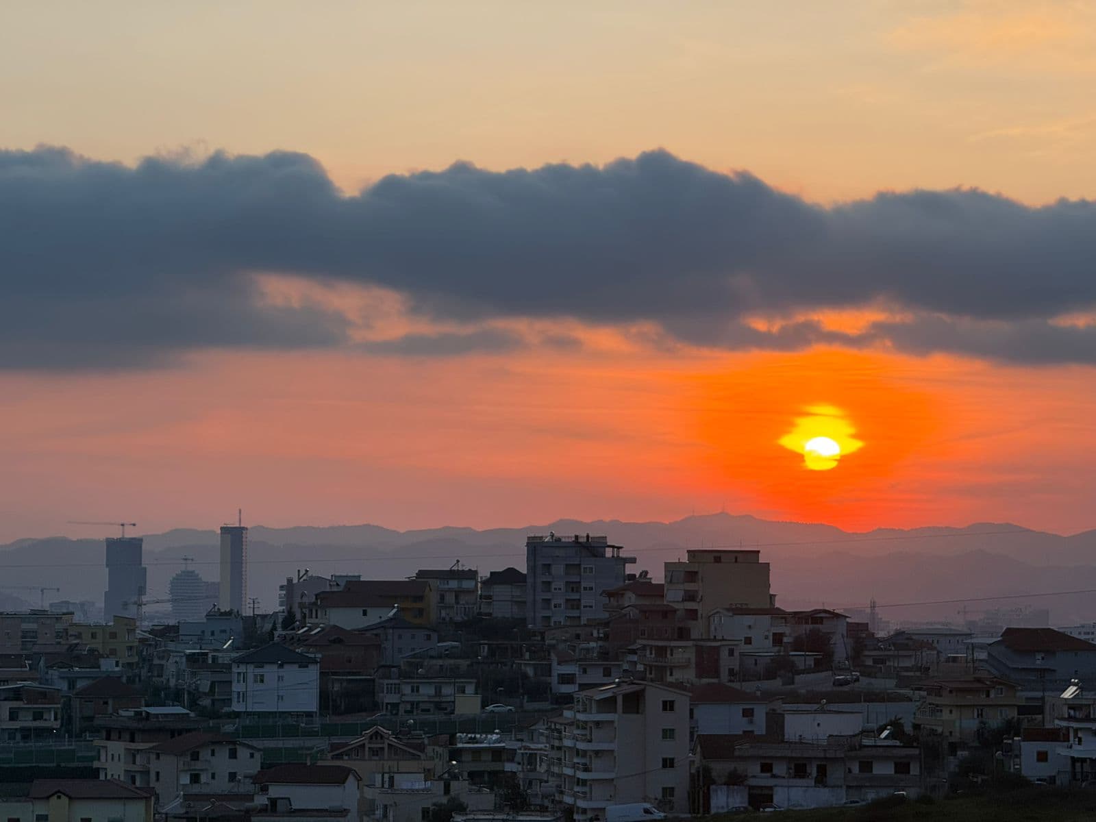 🏡 Jepet me Qira Apartament 3+1+2 në Shkozë ! 3