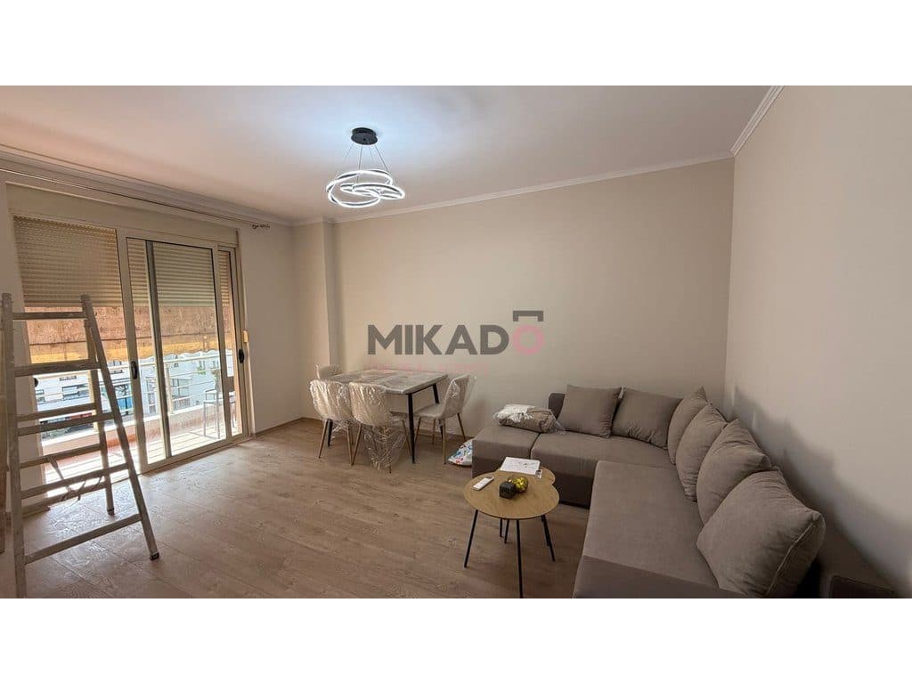 Jepet me Qira Apartament 1+1+ Ballkon ne Astir – i sapomobiluar !