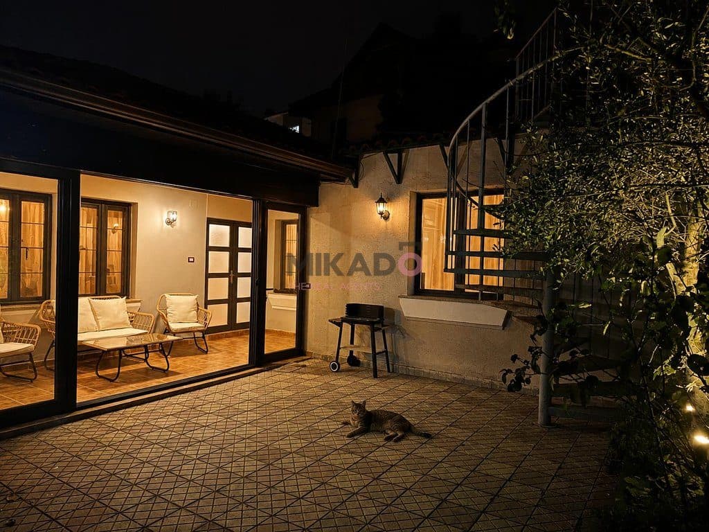 Shtepi 1 katëshe me Qira - Rruga Naum Veqilharxhi, pranë Venue Bar !