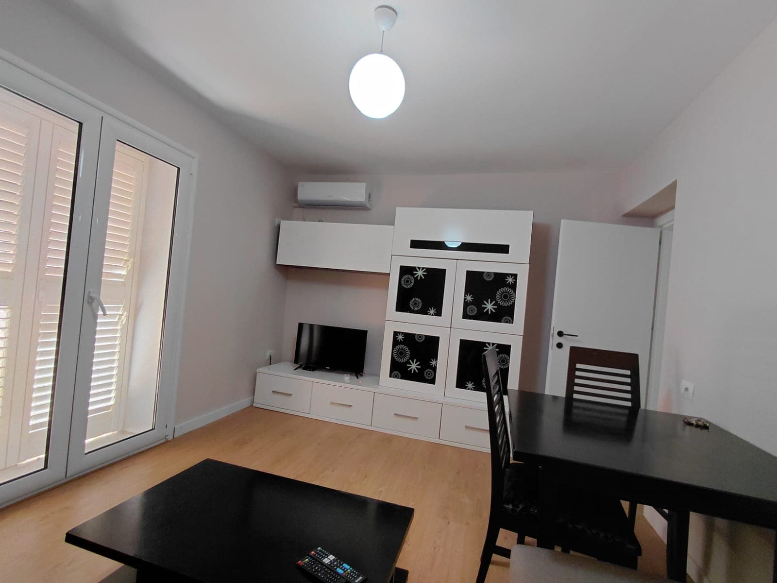 Jepet Apartament me Qira 1+1 tek Rruga e Dibrës ! 3