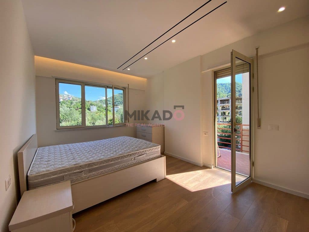 Jepet me Qira Apartament 3+1+2 tek Liqeni i Thatë, përballë Radissonit! 2