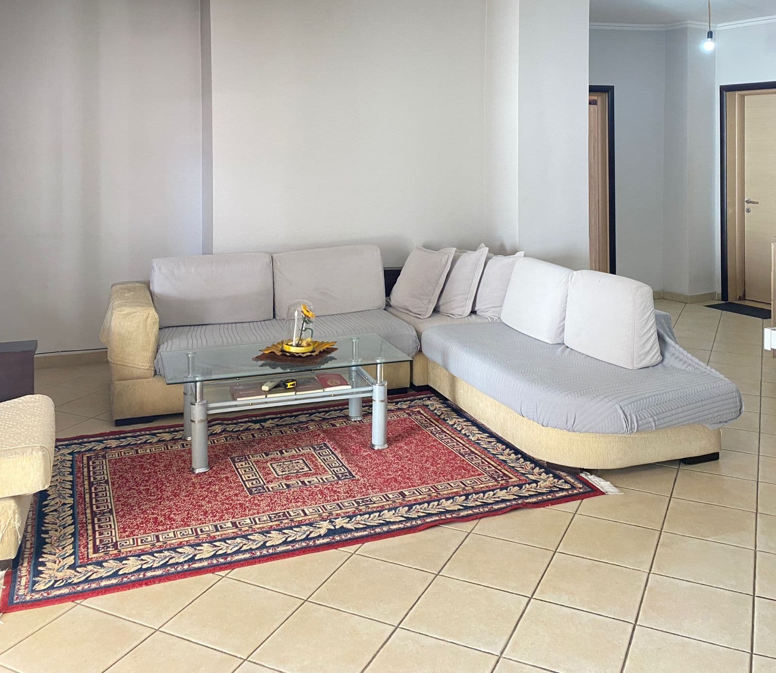 Shitet Apartament 2+1 + Verandë – Astir (tek Rrethi) ! 2