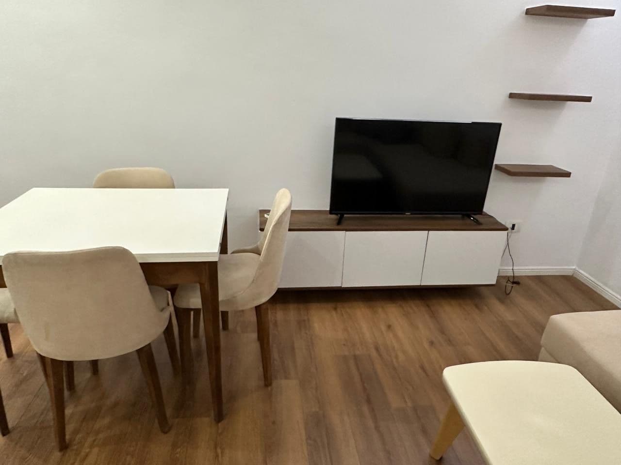 Jepet me Qira Apartament 1+1 – Pranë Selvisë ! 2