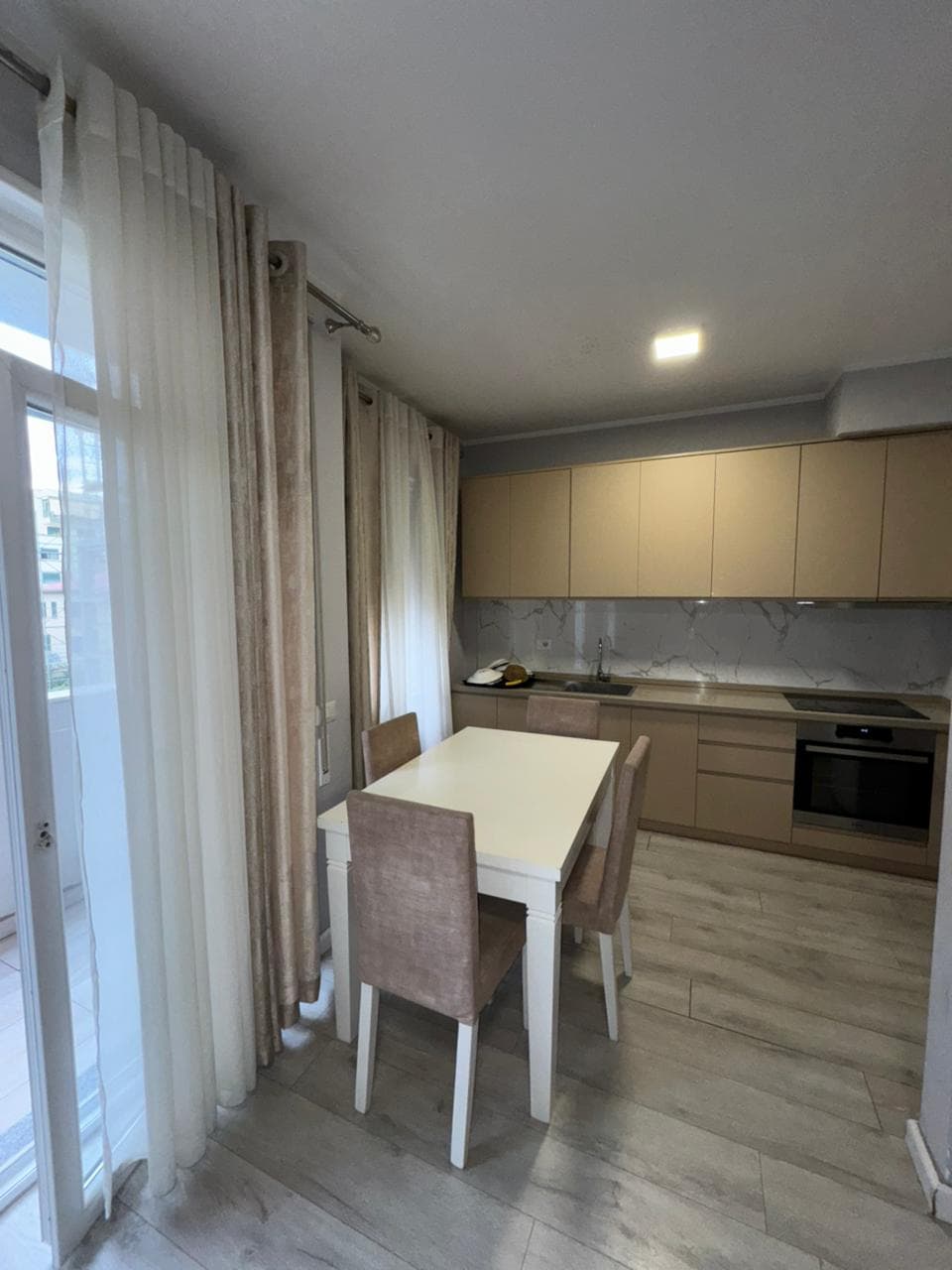 Shitet Apartament 1+1 me Ballkon – Rruga 5 Maji (Concordi)! 4