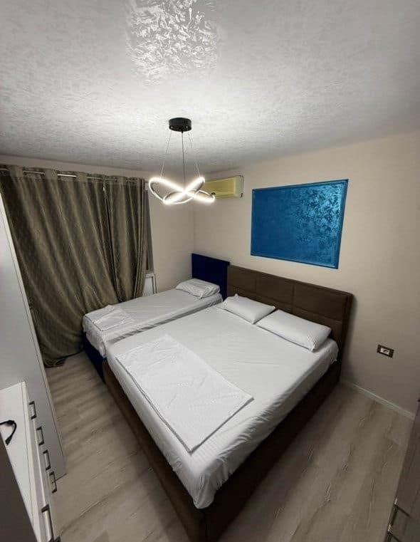 Jepet me Qira Apartament 1+1 me Verandë – Medrese!!