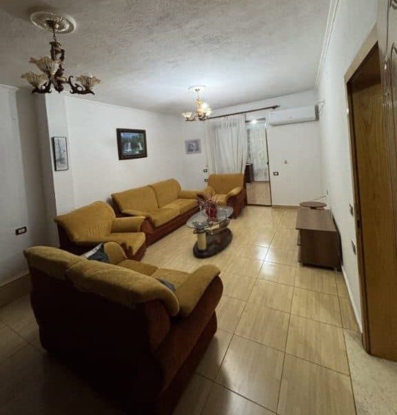 Jepet me qira apartament 2+1 ne Xhamllik - afer Venue Club!