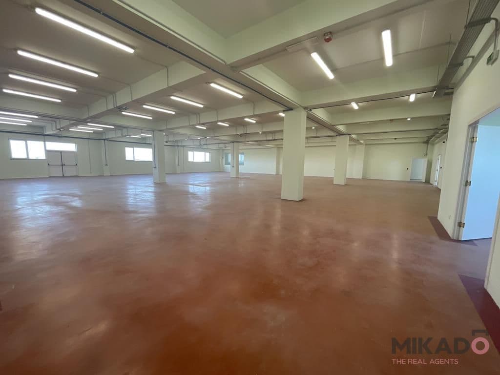 Jepet me Qira Ambjent Industrial Super Luksoz ne Durres, Xhafzotaj!!! 3
