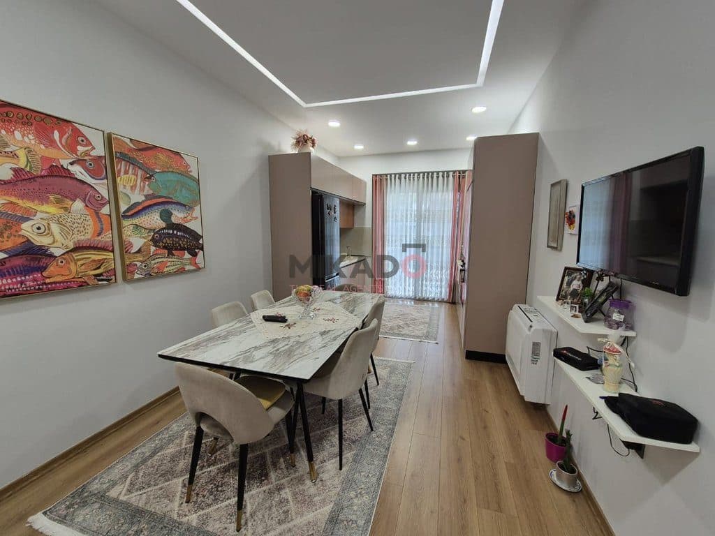 Shitet apartament 2+1+2 afer Stadiumit Dinamo! 2