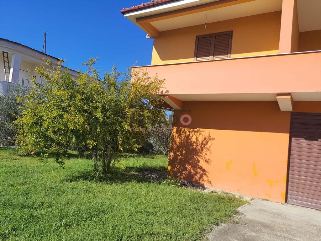 Vilë 2+1 me qira – Zona e Institutit ! 2