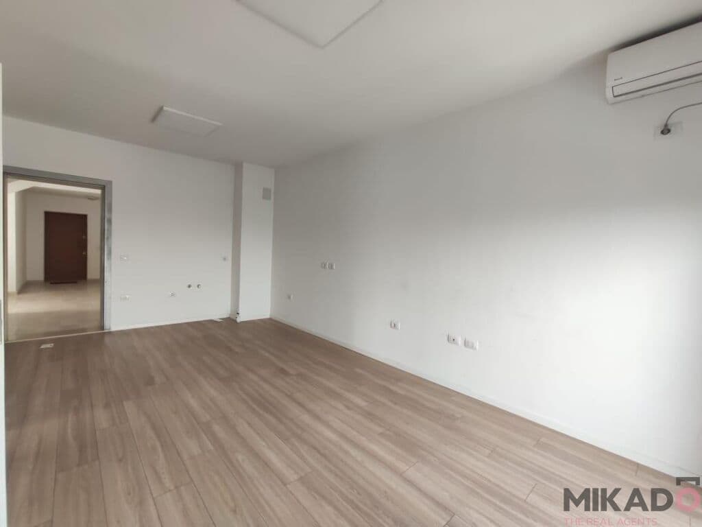 Jepet me Qira Ambient per Zyra tek Rruga Forsina Plaku, prane 21 Dhjetorit!