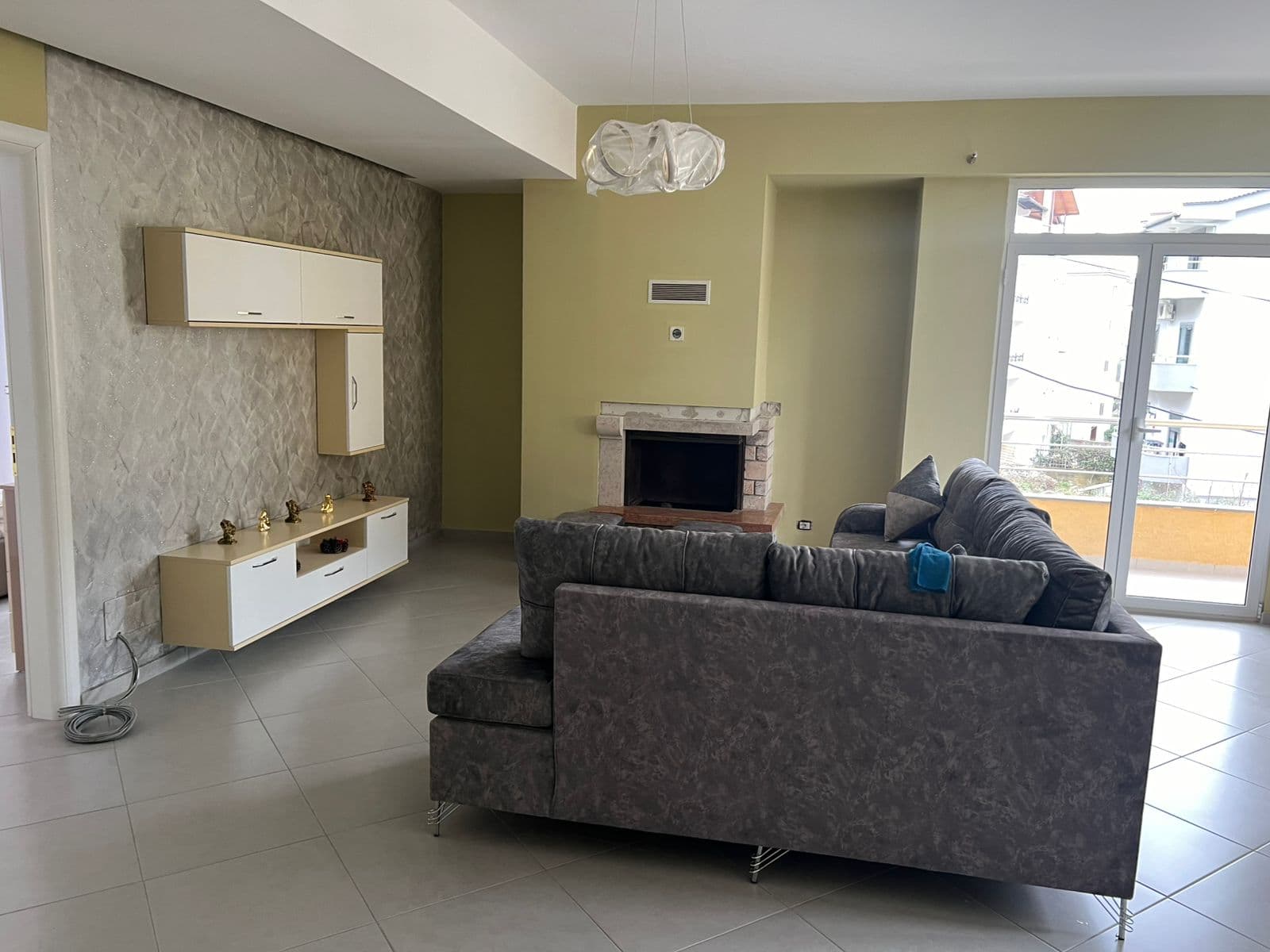 Apartament 2+1+2 me qira – pranë Spitalit Shefqet Ndroqi ! 4