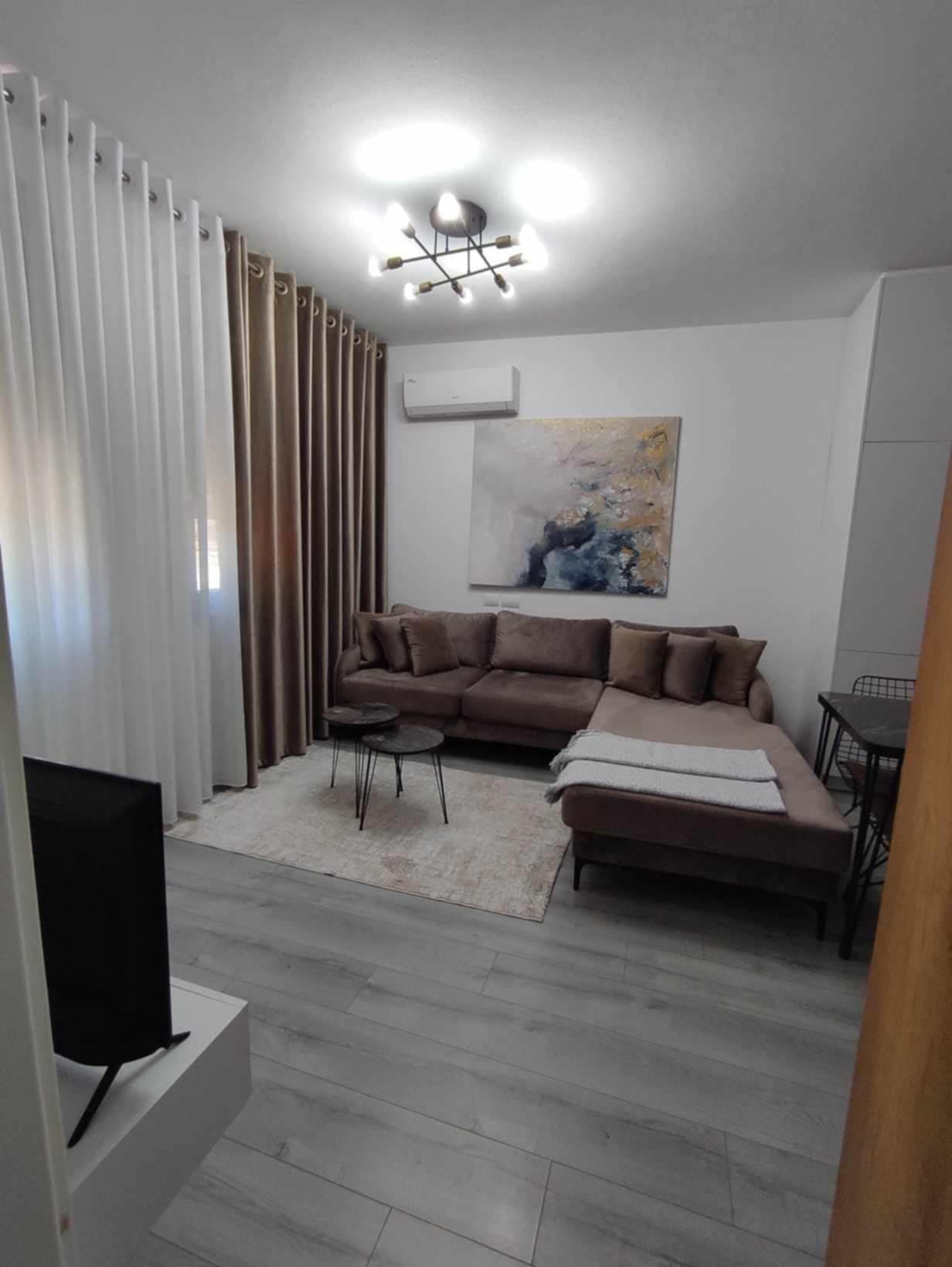 Apartament 1+1 me qira – pranë Spitalit Amerikan 3 ! 3