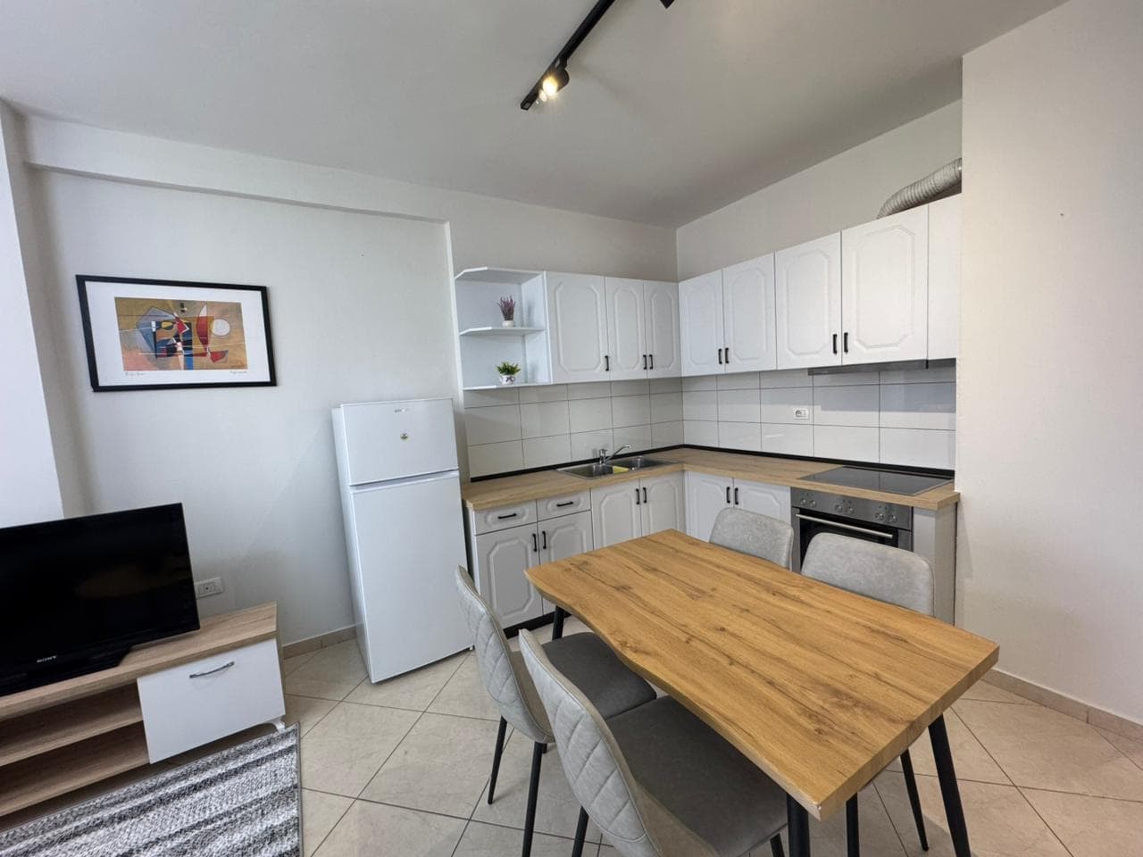 Apartament 2+1 me qira – Rrethi i Astirit ! 4