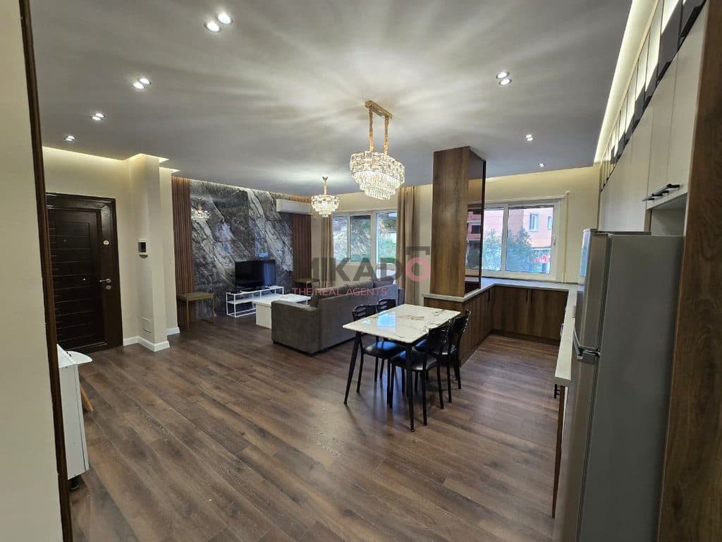 Shitet Apartament 2+1+2 tek Kopshti Botanik! 2