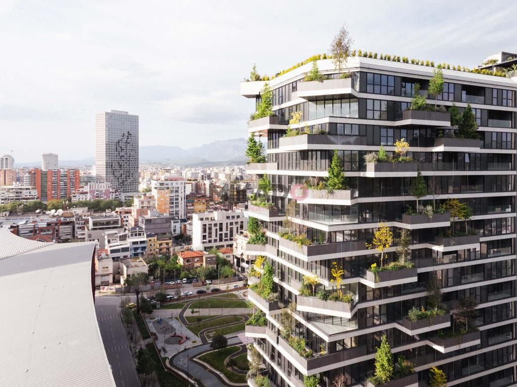 Jepet Ambient me qira - Vertical Forest Tirana!