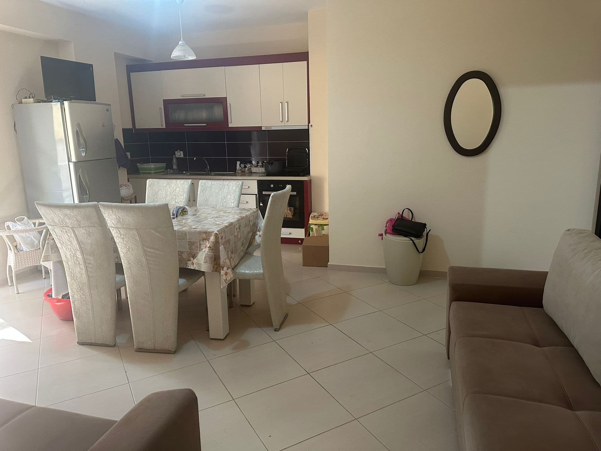 Shitet apartament 1+1 tek Shkembi i Kavajes!
