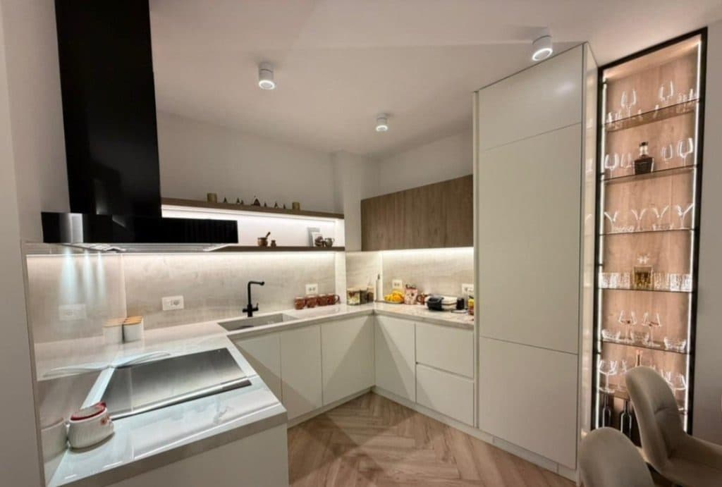 Shitet Apartament 3+1tek Lake View Residence, RRuga Kosovareve! 4
