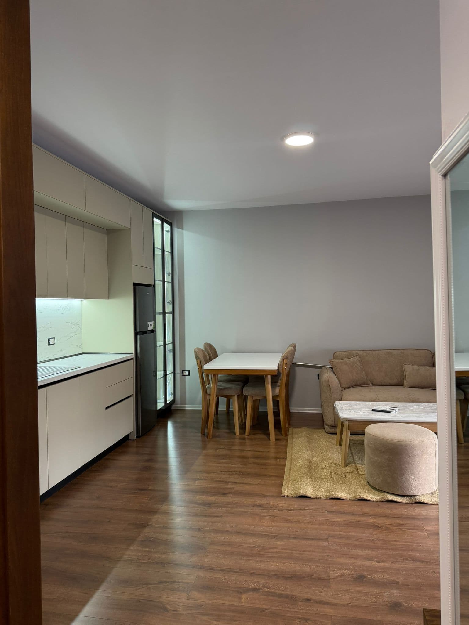 Jepet me Qira Apartament 1+1 – Rruga "Jordan Misja" ! 4