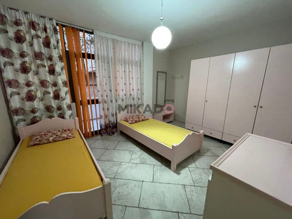 Jepet me Qera Apartament 2+1+2 tek Shkolla e Kuqe ! 4