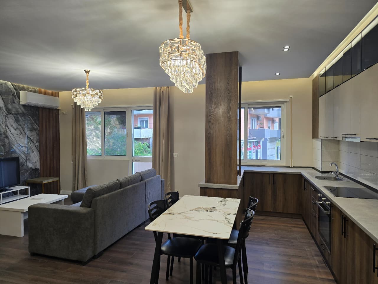 Shitet Apartament 2+1+2 tek Kopshti Botanik! 3